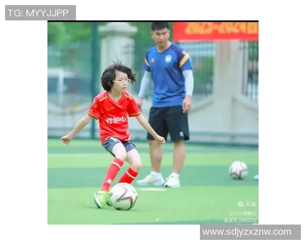 小女孩足球明星的成长之路与梦想追逐的精彩故事